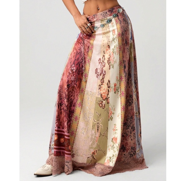Elegant Floral Patchwork Maxi Skirt - Picture 2 of 7